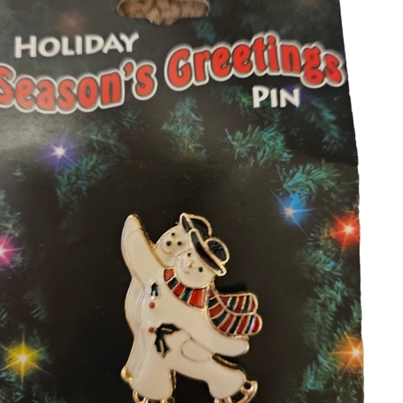 NWT Vintage‎ Holiday Season's Greetings Pin Snow People Ice Skating 18 kt Gold - Picture 2 of 4